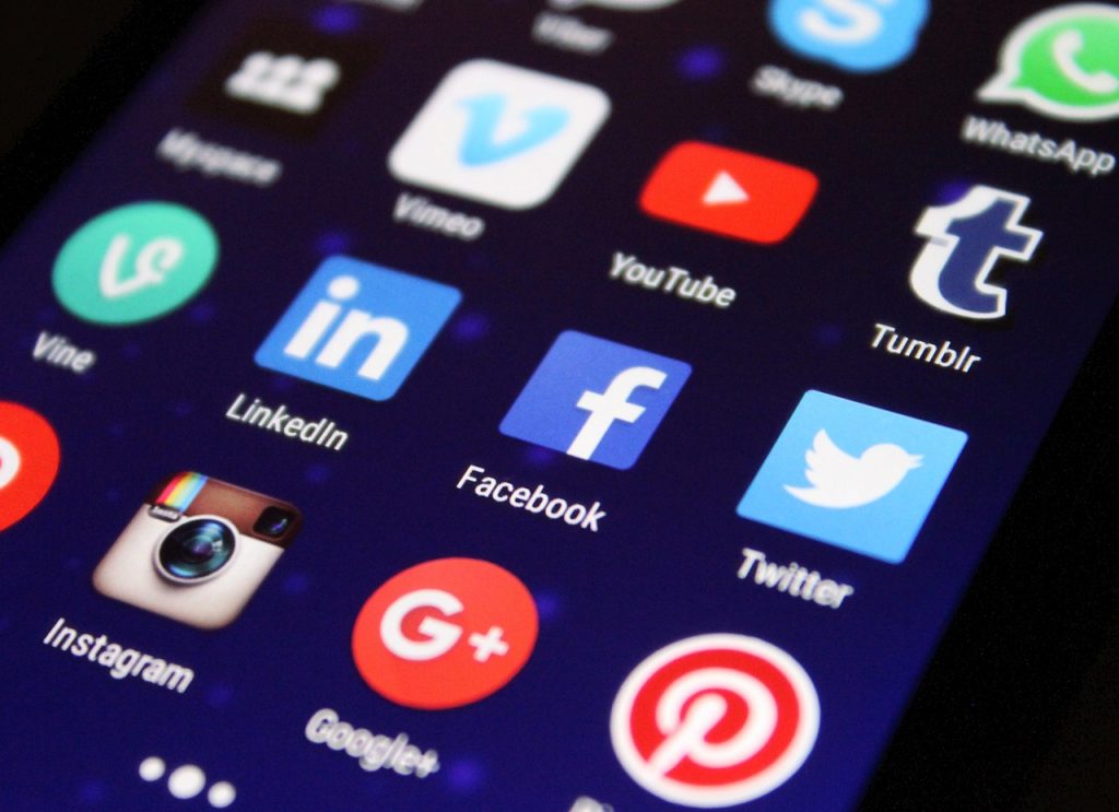 digital identity, privacy, internet trap, visibility, social media
